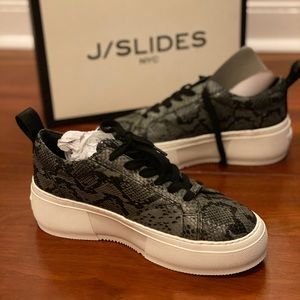 J/Slides COURTO Grey/Black Platform Sneaker Sz 6